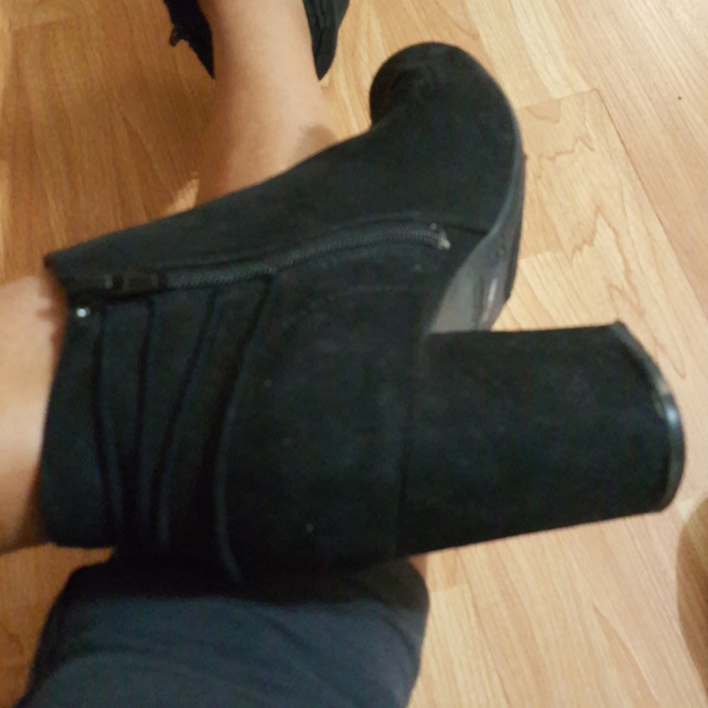 Boots - Picture 2 of 4